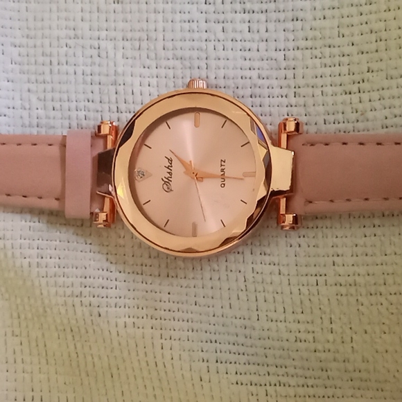 Womens rose pink watch - Picture 2 of 3